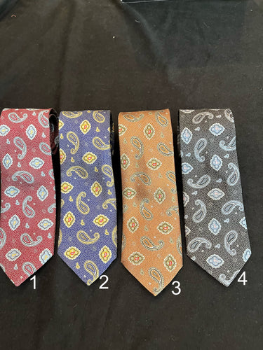 6704 Small Paisleys and Medallions