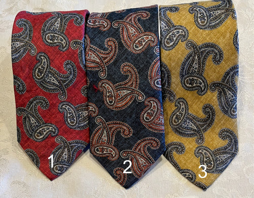 67524 Italian Linen Paisleys